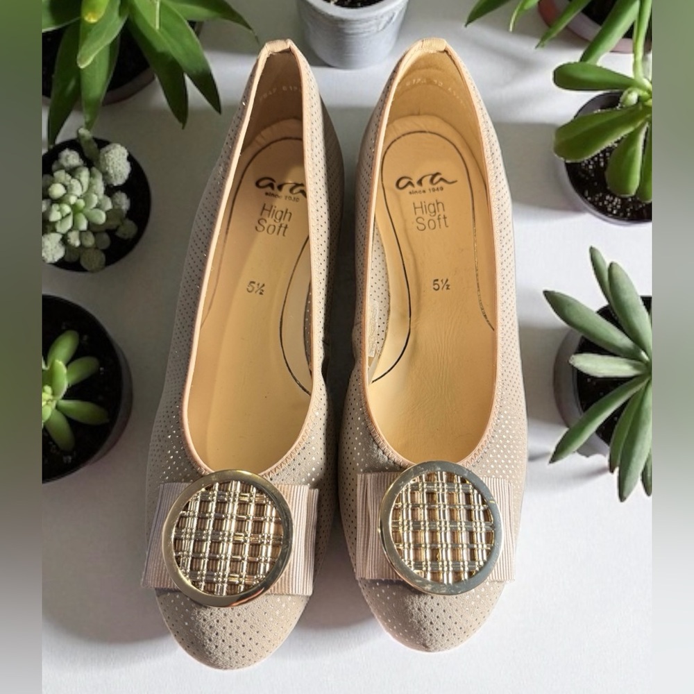 ARA The Bambi  Tan Pindot Suede Ballet Flats /Pumps Size 5 1/2